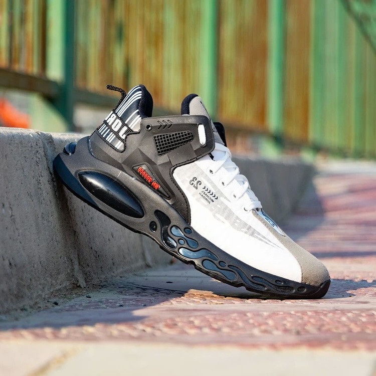 کتونی مردانه جردن MICHAEL JORDAN 23 رنگ سفید مشکی نمای کنار