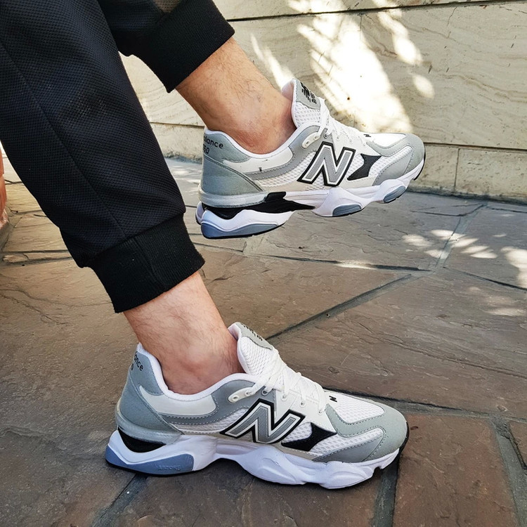 کتونی مردانه نیوبالانس 9060 رنگ سفید طوسی توپا