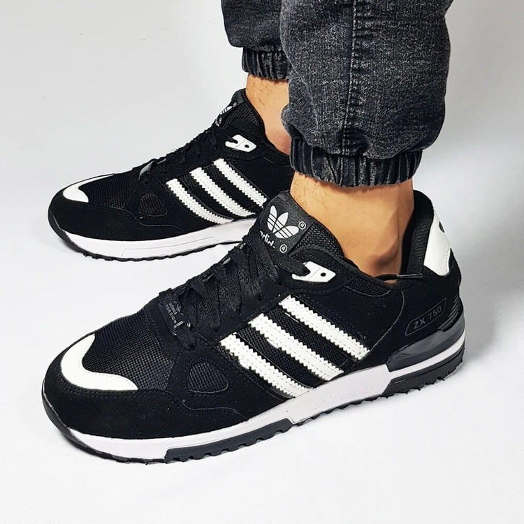 کتونی مردانه آدیداس ZX 750 رنگ مشکی سفید نمای کنار
