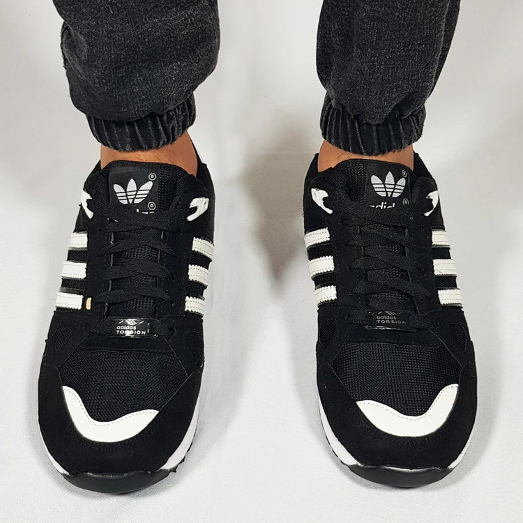 کتونی مردانه آدیداس ZX 750 رنگ مشکی سفید نمای جلو